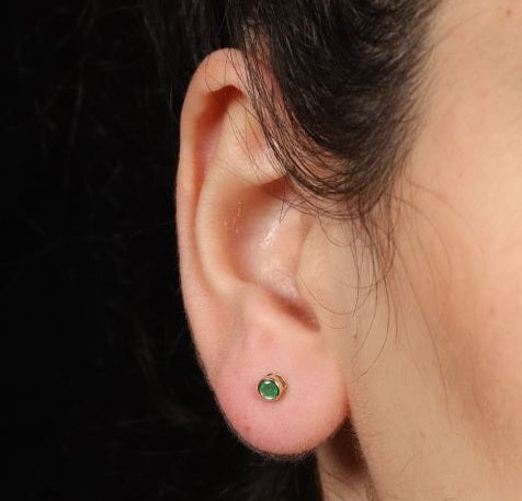 9K Yellow Gold & Emerald Small Stud Earrings - Pobjoy Diamonds