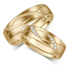 18K Gold Wave Mens Wedding Ring 5.5mm - Pobjoy Diamonds